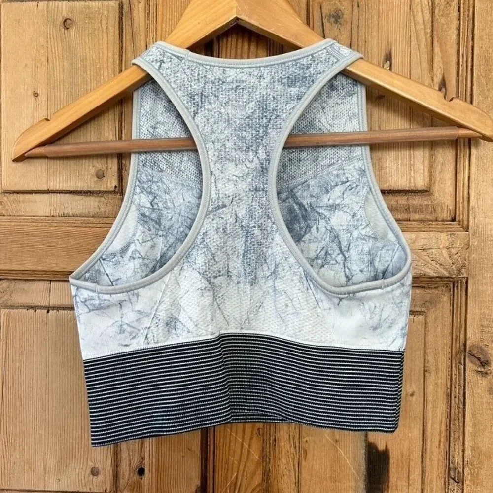 Lululemon Women's Size 6 Ebb to Train Sports‎ Bra Blue White Tie Dye Racerback